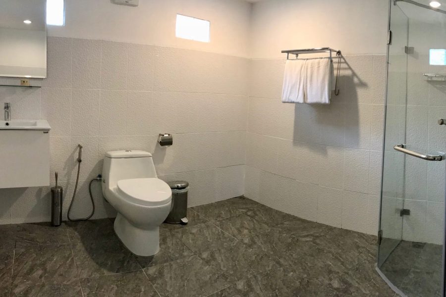 BF-suite-2-bathroom-c