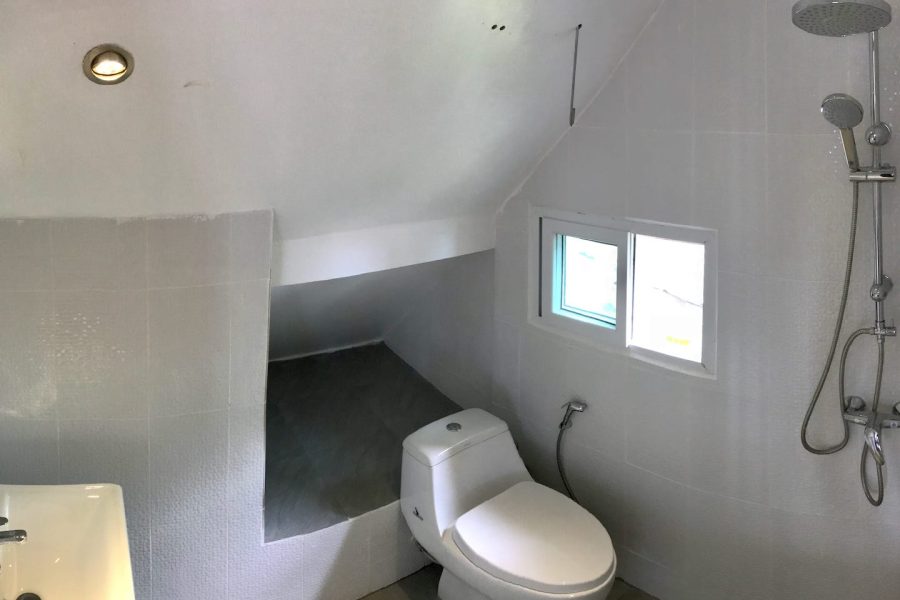 Deluxe-suite-bathroom